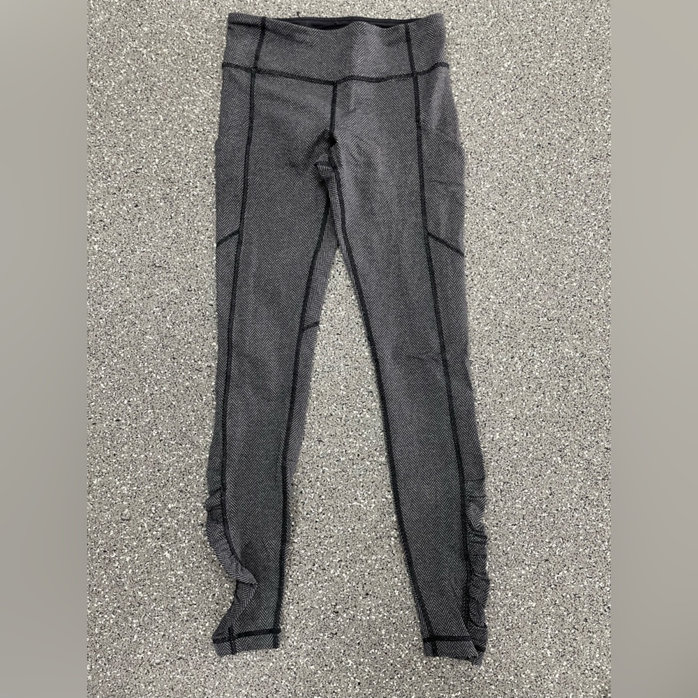 Lululemon full length tight size 6
